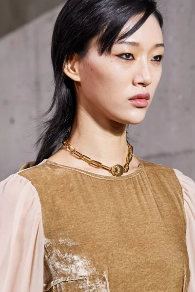 Look 15
